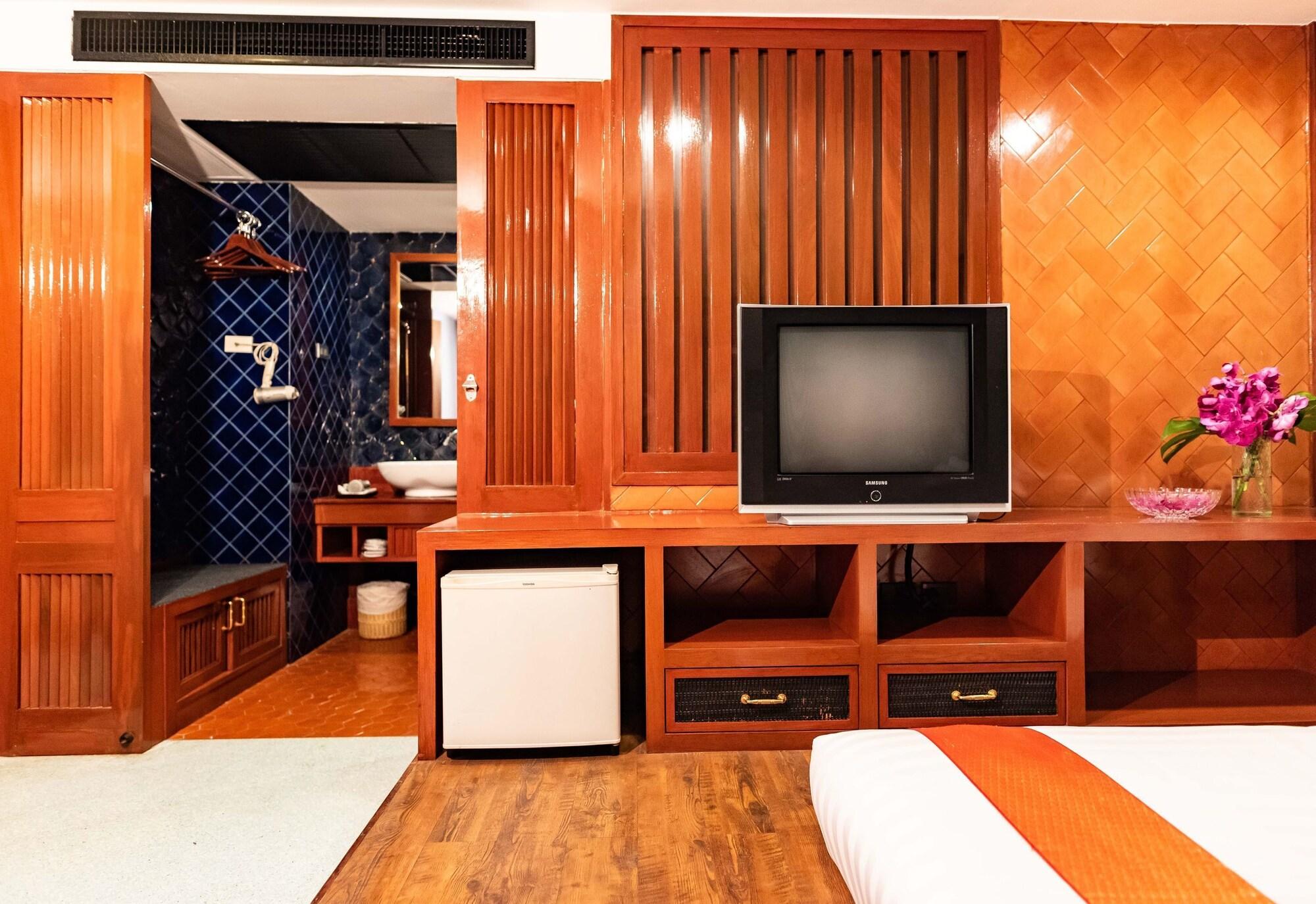 Dang Derm Khaosan Hotel Банкок Екстериор снимка